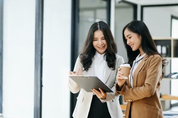 Business advisor reviewing financial reports with clients in a Melbourne office